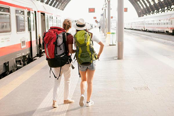 friends_on_a_platform_at_milan_train_station