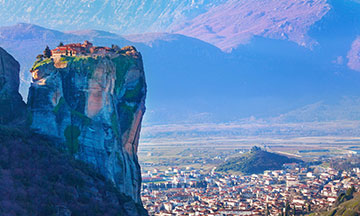 greece-meteora-buildings-moutnains