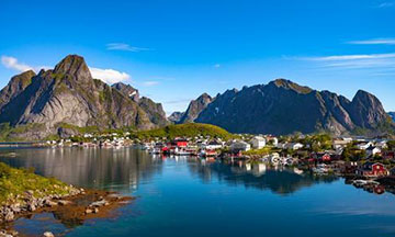 norway-lofoten-panorama-river