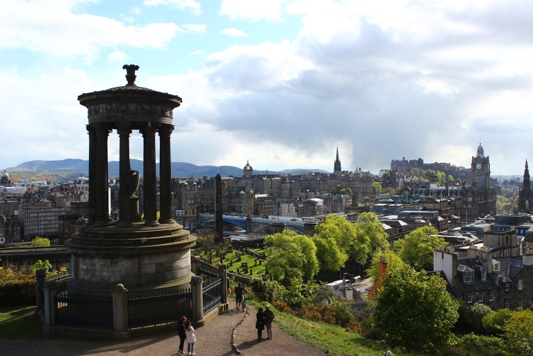 scotland-edinburgh-calton-hill-lasma-artmane-unsplash