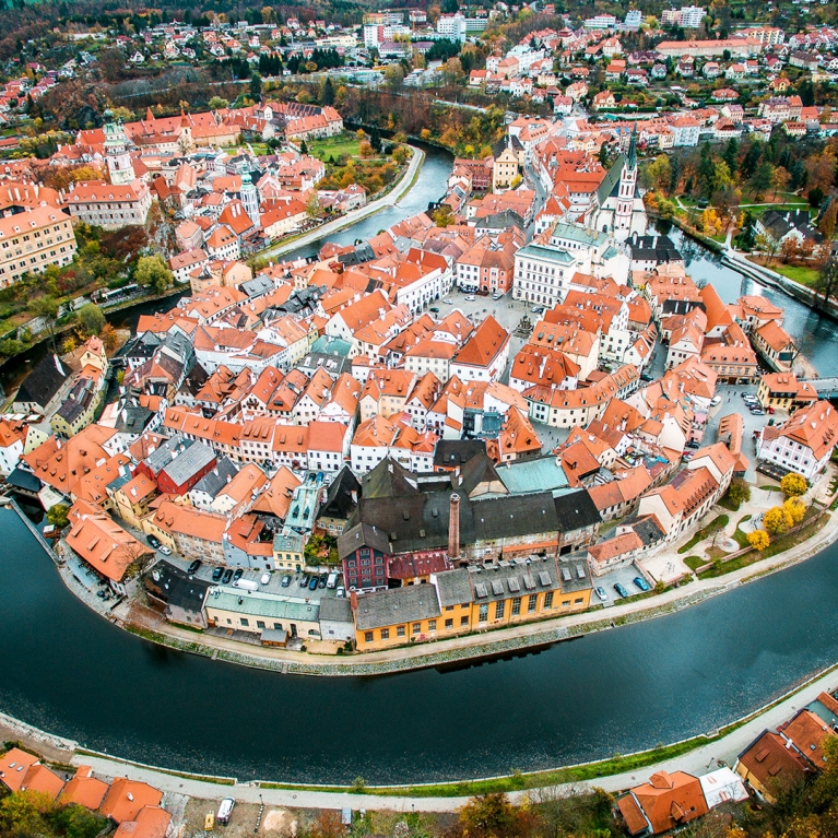 square-czech-republic-cesky-krumlov-panorama-from-above