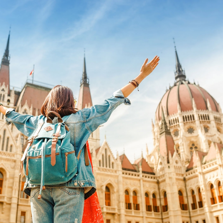 square-hungary-budapest-parliament-girl-posing