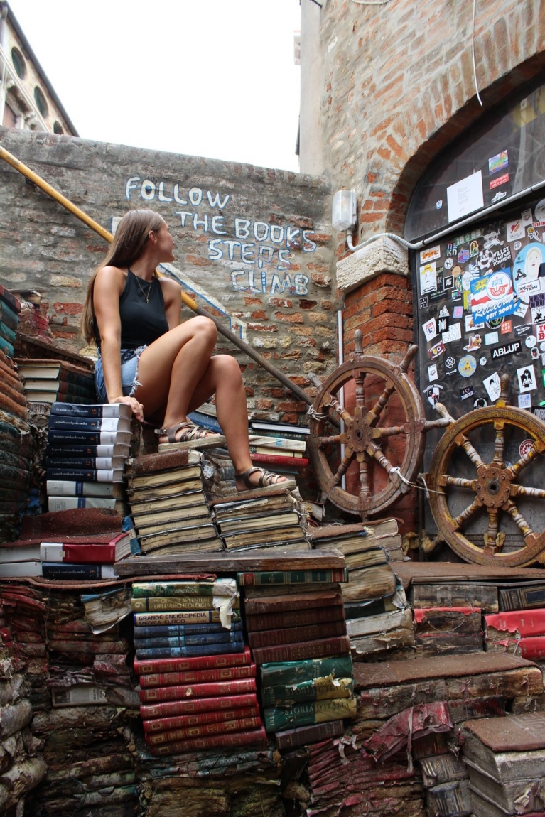 UGC-italy-venice-book-staircase