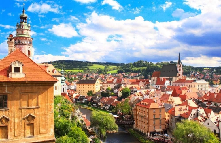 view_of_old_city_of_cesky_krumlov_czech_republic_