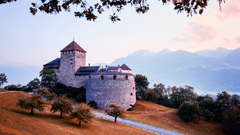 liechtenstein-vaduz-old-castle-in-autumn