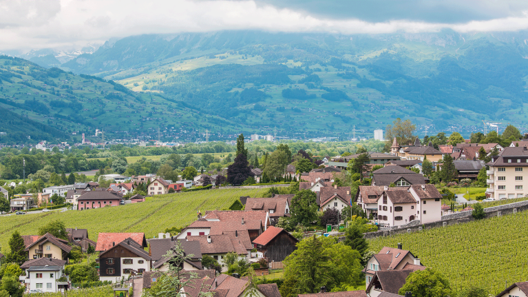 liechtenstein-vaduz-panorama-mountains