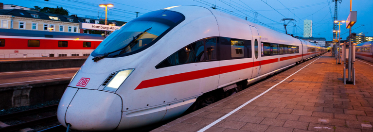 masthead-high-speed-train-DB-ICE-at-night