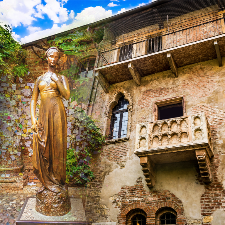 square-italy-verona-romeo-juliet-balcony