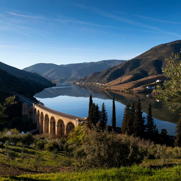 square-portugal-douro-valley-douro-river-train-tracks